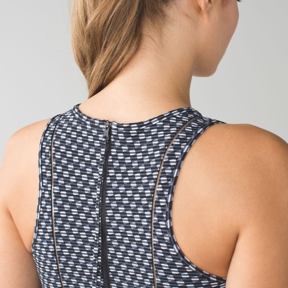 Lululemon &Go Til Dawn Dress Black White Deep Dive EUC - Picture 4 of 13